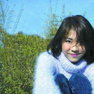 女生让男生看她的小笼包
